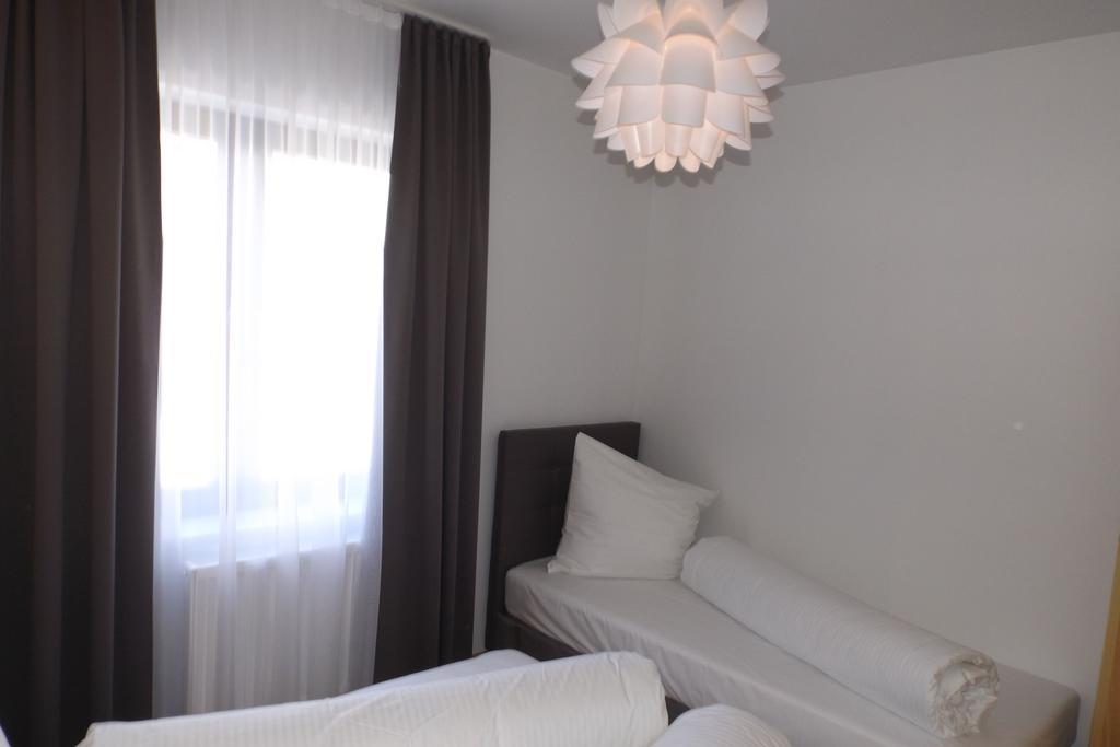 Port Apartment *